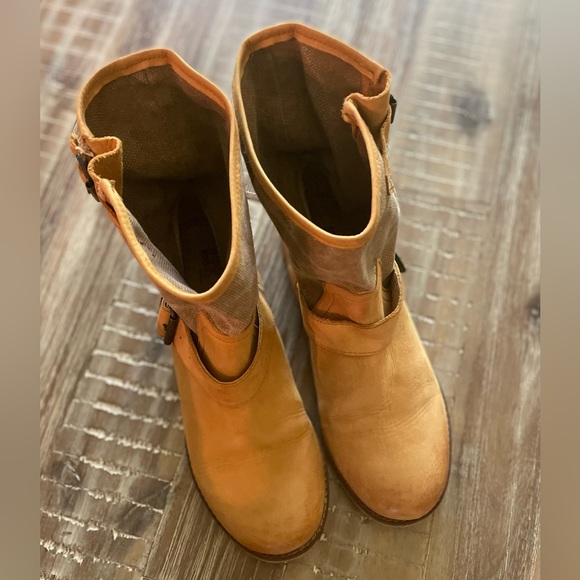 Anthropologie Lockeed tan burnished ankle boots booties. Made in Italy size 37 - Picture 2 of 11